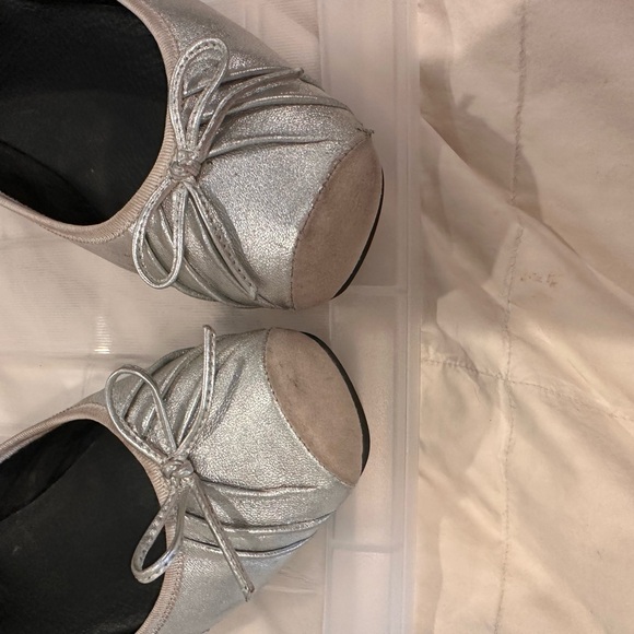 Kenneth Cole Reaction Silver Ballet Flats Size 7 - Picture 11 of 11